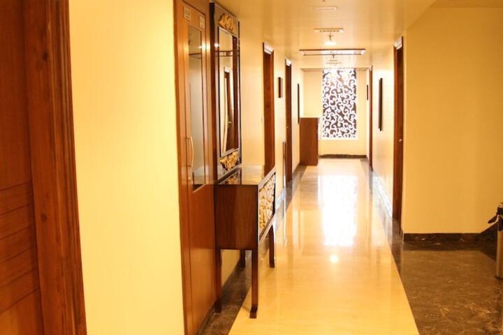 Ballroom/Hall 113 of 123