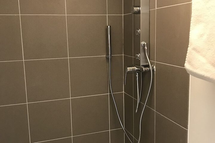 Room 18 of 100