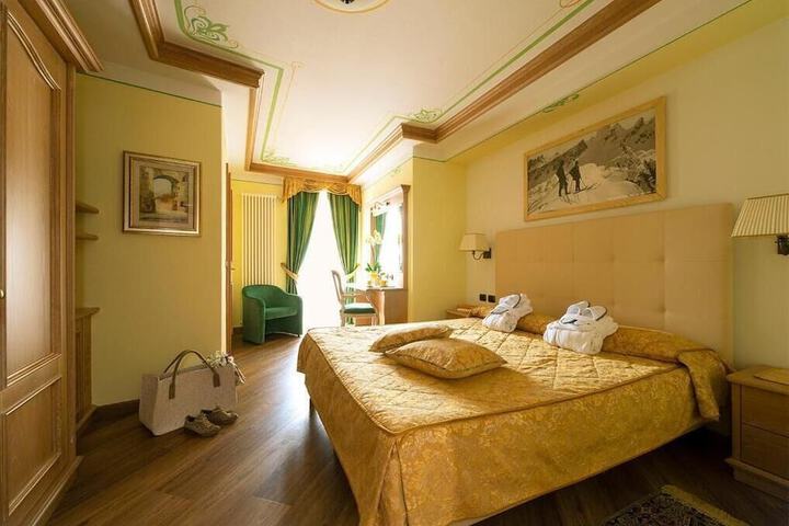 Room 10 of 46