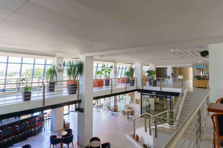 Entrance & Lobby