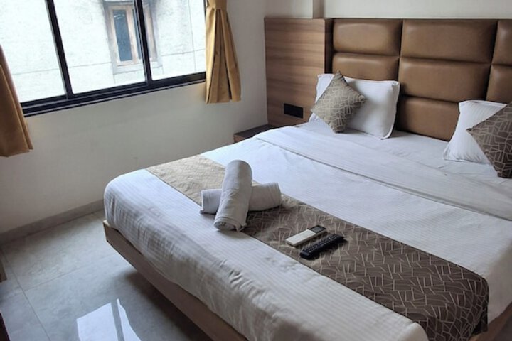 Room 11 of 33