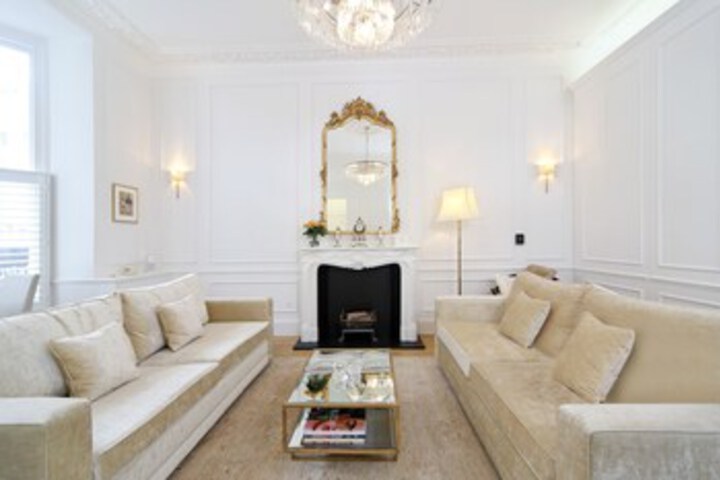 Luxurious 1BR Period Property in Kensington