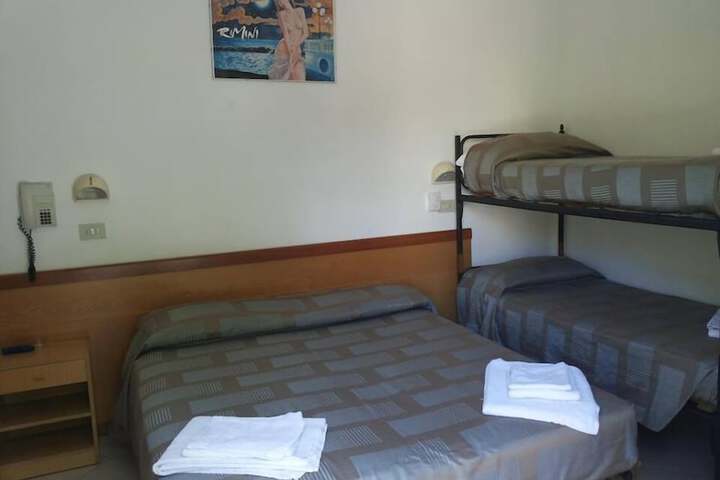 Room 10 of 21