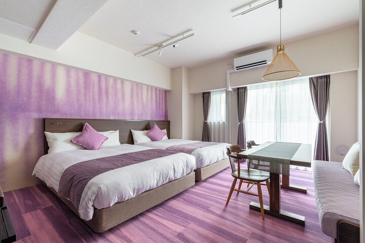 Room 30 of 104