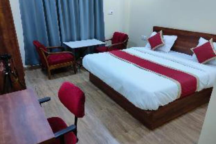 Room 4 of 5