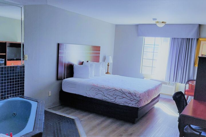 Comfort King Bed (10 of 18)
