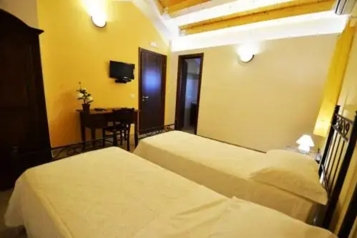 Room 3 of 15