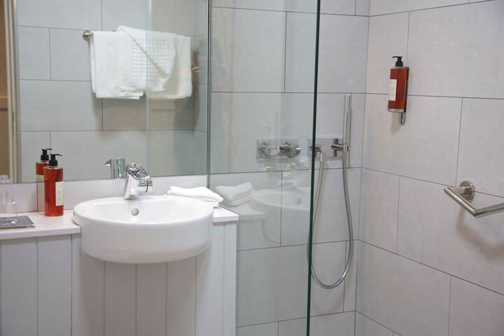 Room 15 of 33