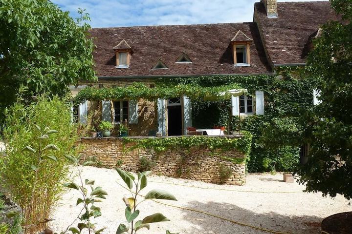 AUX LOGIS DE LA VIGNOLLE
