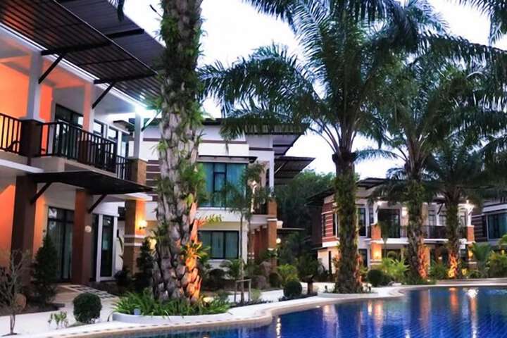 Pool Hotel