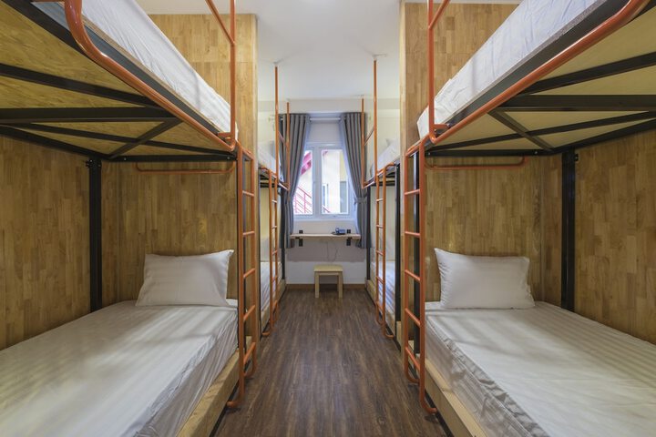 Room 25 of 37