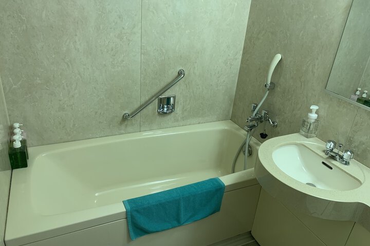 Room 17 of 48