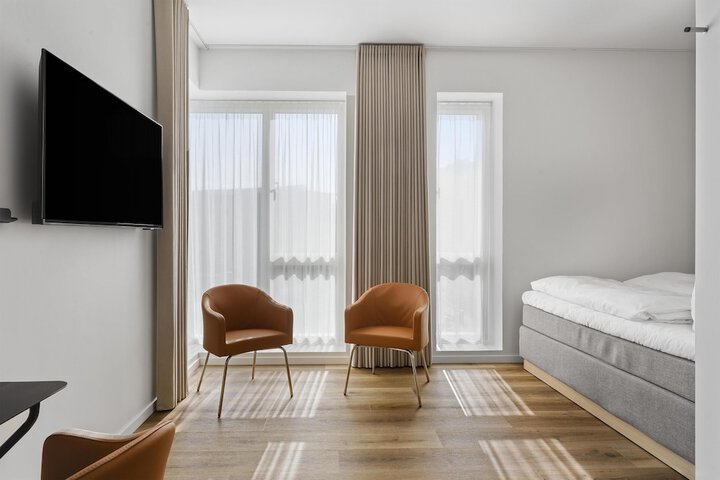 Room 15 of 77
