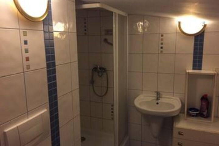 Room 4 of 34