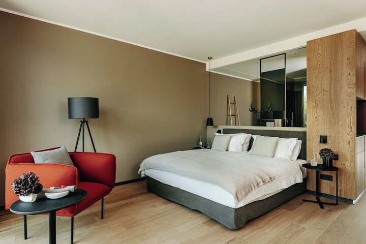 Room 2 of 19