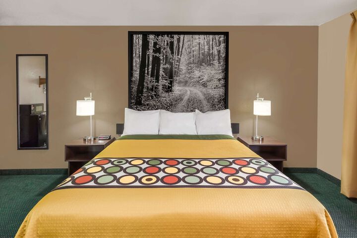 1 King Bed (4 of 5)