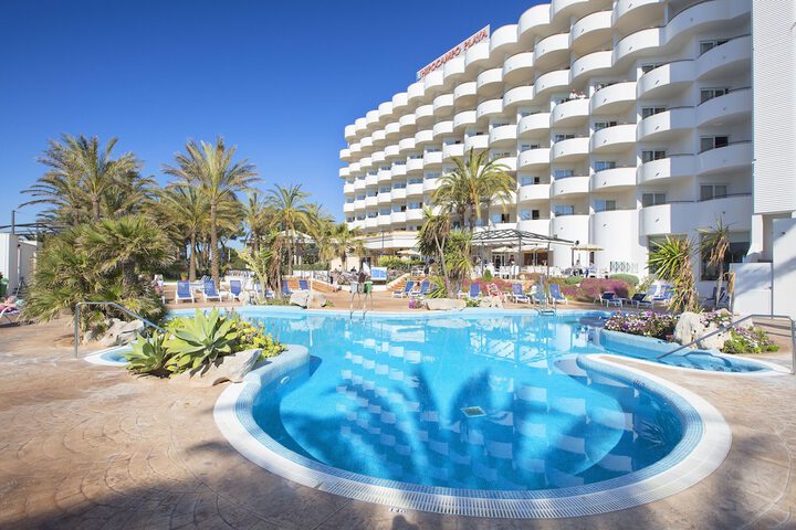 Hotel Pool