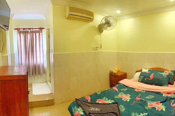 Room 38 of 62