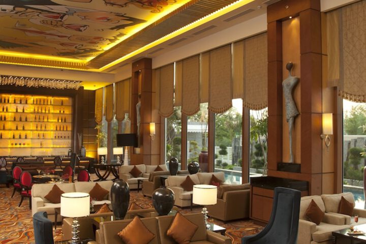 Lounge 86 of 116