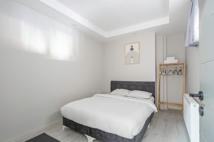 Room 100 of 293