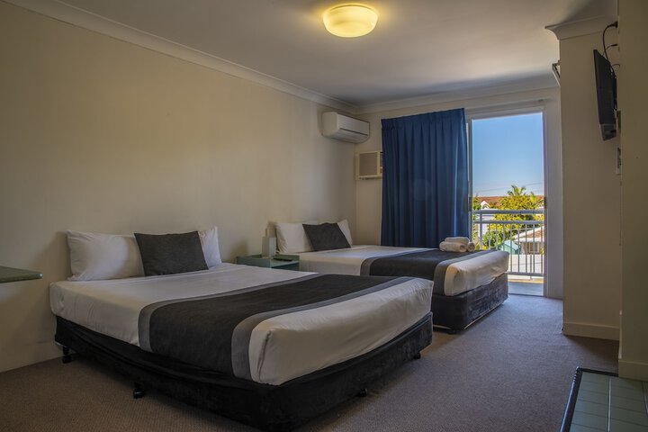 Room 6 of 32