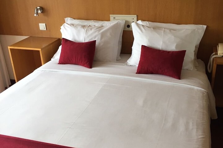 Room 4 of 63