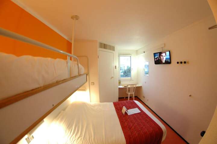 Room 10 of 33