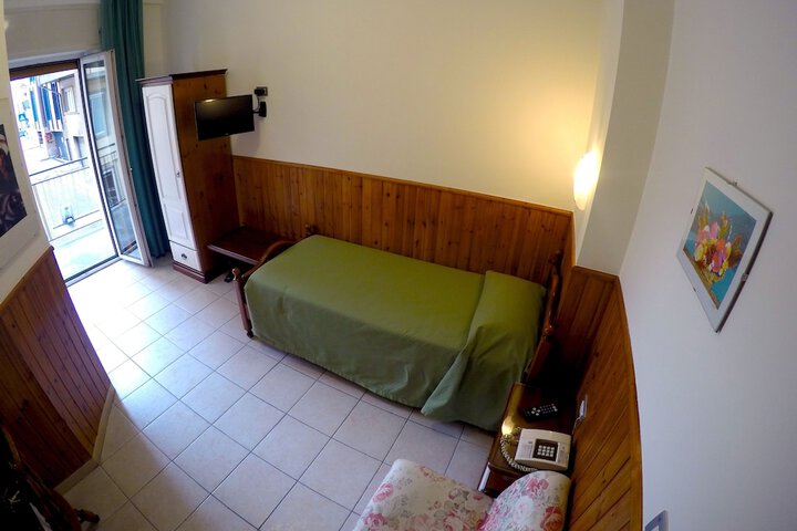 Room 30 of 63