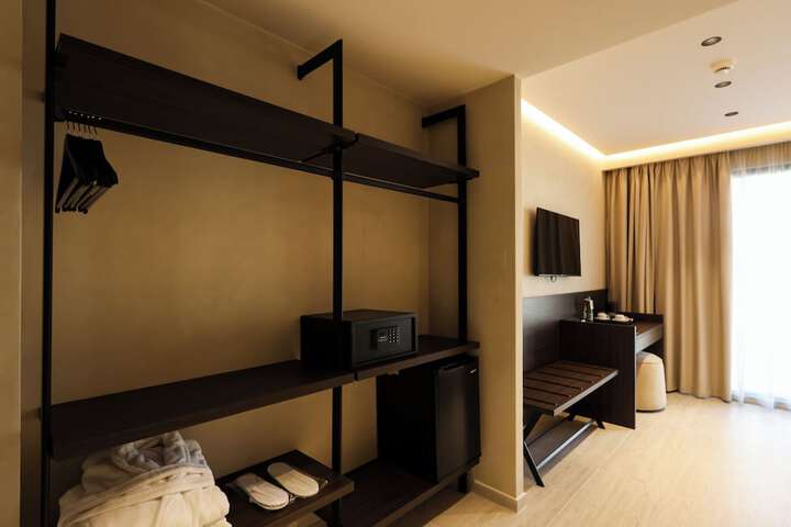 Room 10 of 63