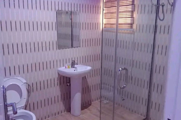 Room 9 of 11