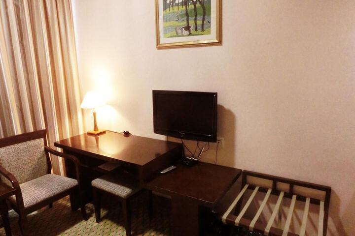 Room 18 of 38