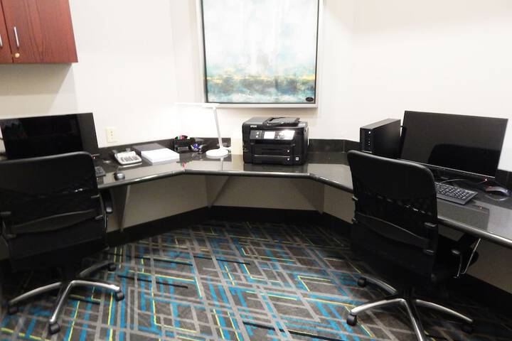 Business Center 70 of 76