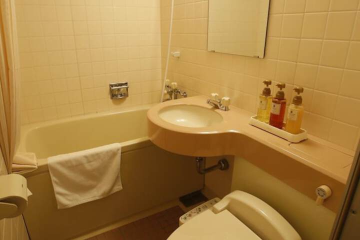 Room 14 of 28