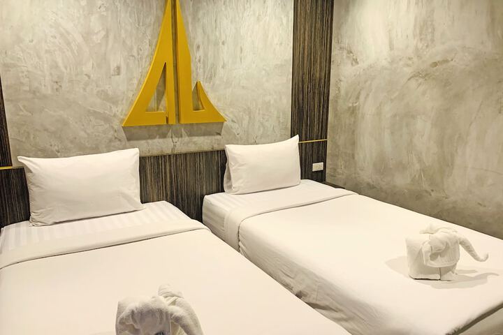 Room 26 of 156