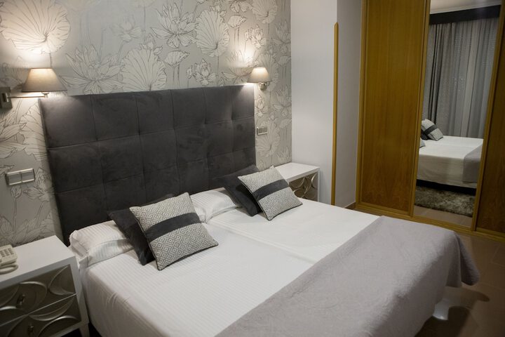 Room 32 of 74
