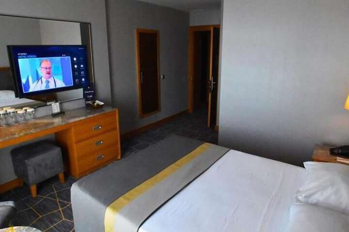 Room 18 of 54
