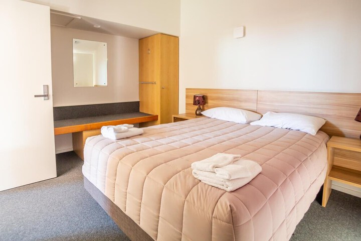 Room 9 of 33