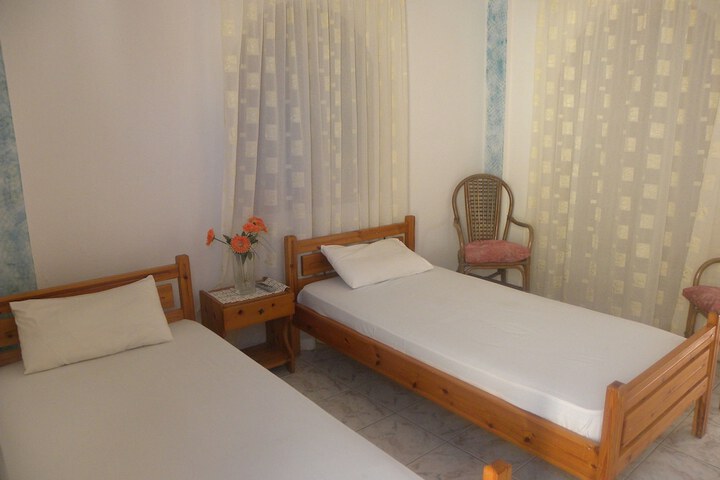 Room 8 of 48