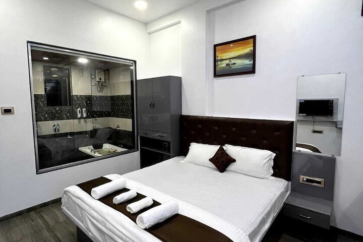Room 9 of 23