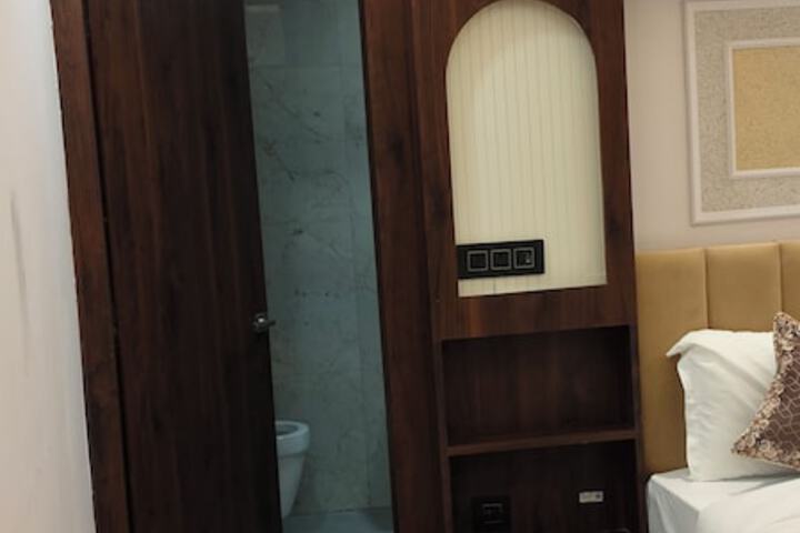 Room 16 of 118