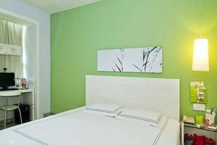 Room 18 of 31