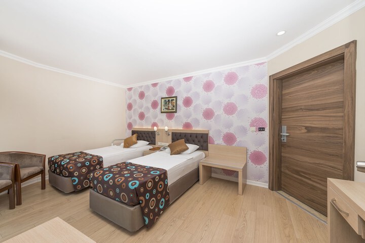 Room 8 of 28