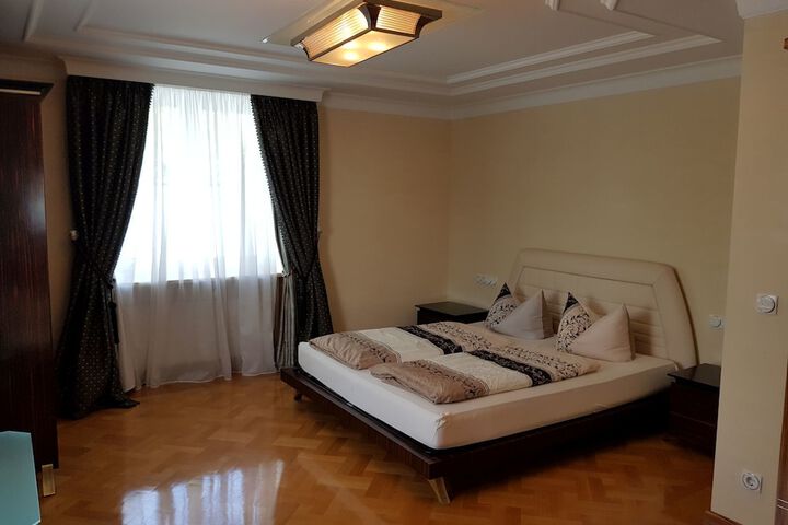 Room 7 of 30