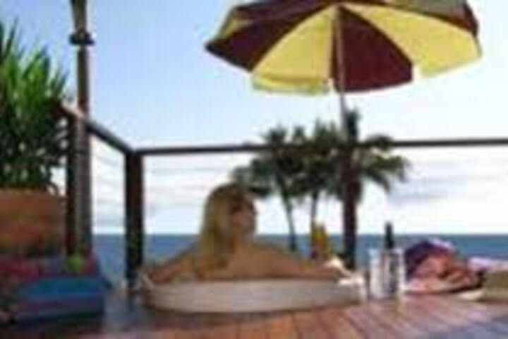 THE BEACHFRONT HIDEAWAY