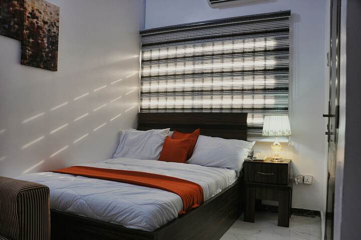 Room 10 of 20