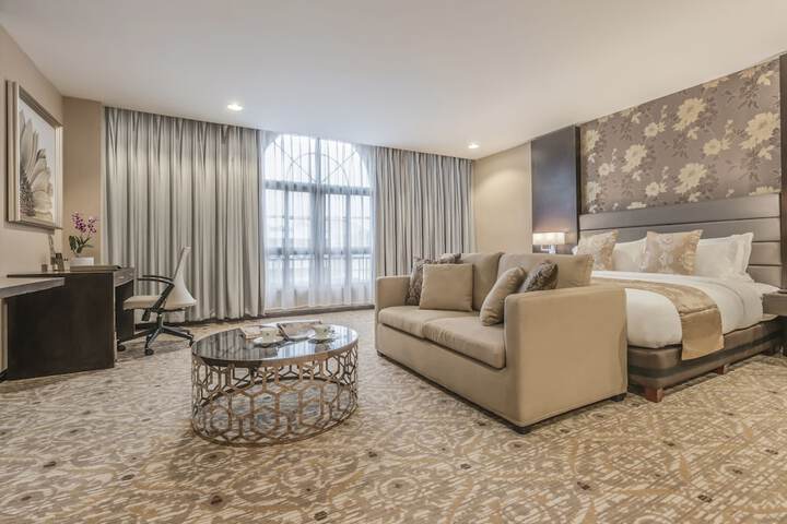 Room 4 of 33