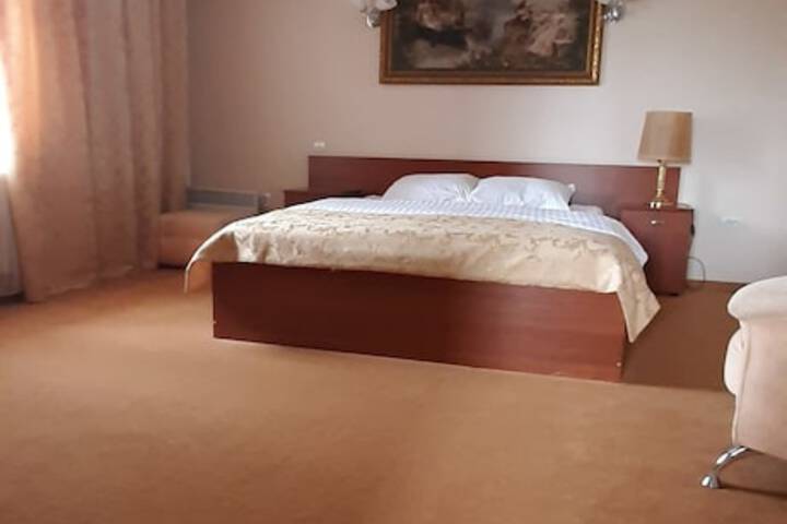 Room 4 of 91