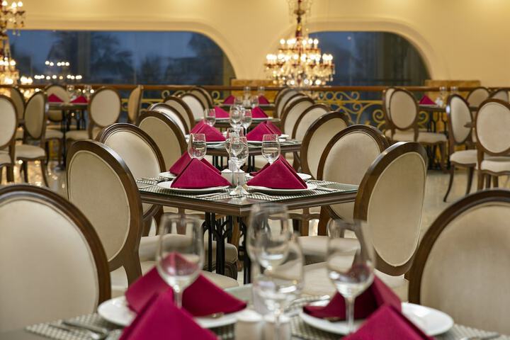 Dining 70 of 82