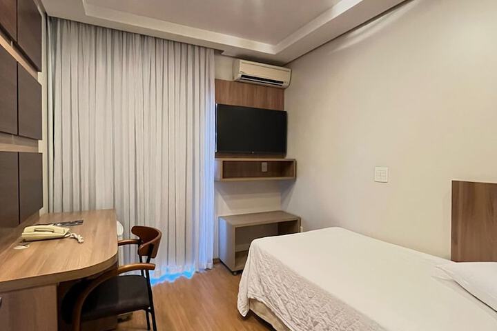 Room 42 of 80