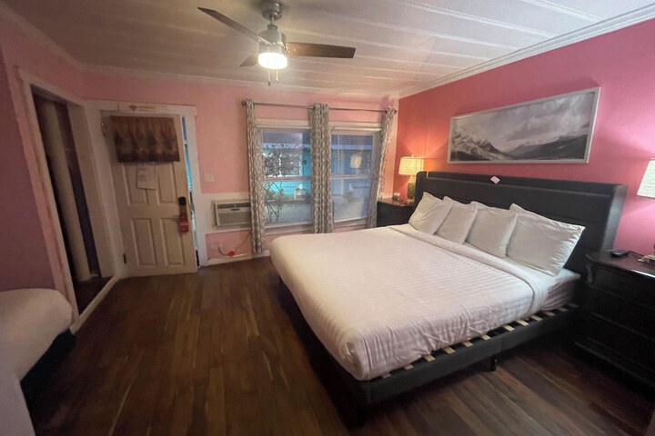Room 26 of 68